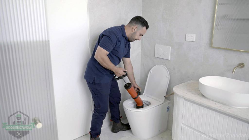 WC verstopt Loodgieter in Zaandam